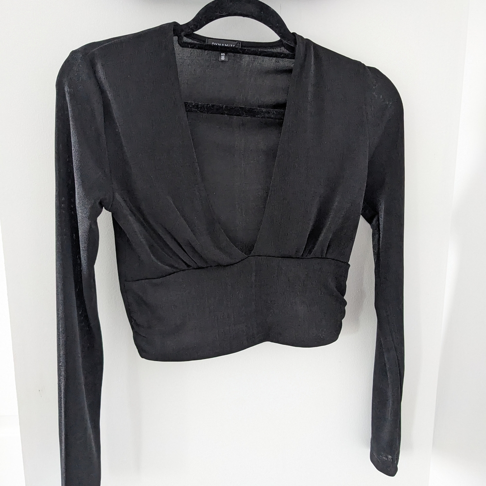 Dynamite Women's Cropped Black Long Sleeve V-Neck Top - Size S/M